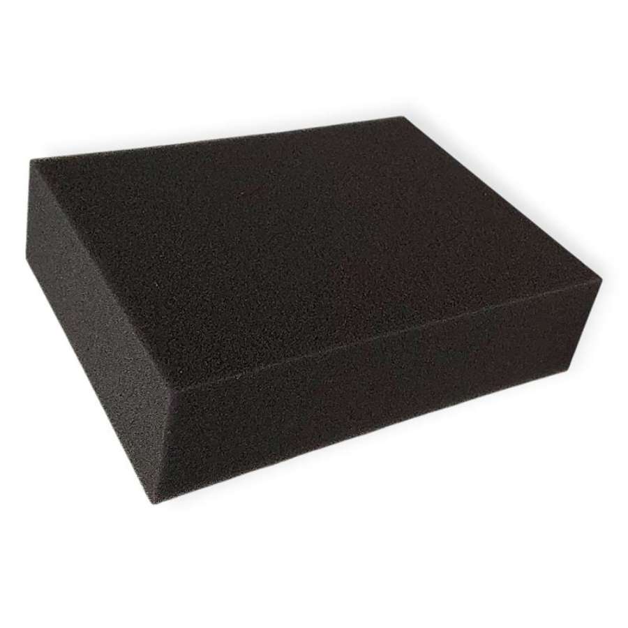 Lähikuva mustasta vaahtosuodattimesta Electrolux imuriin