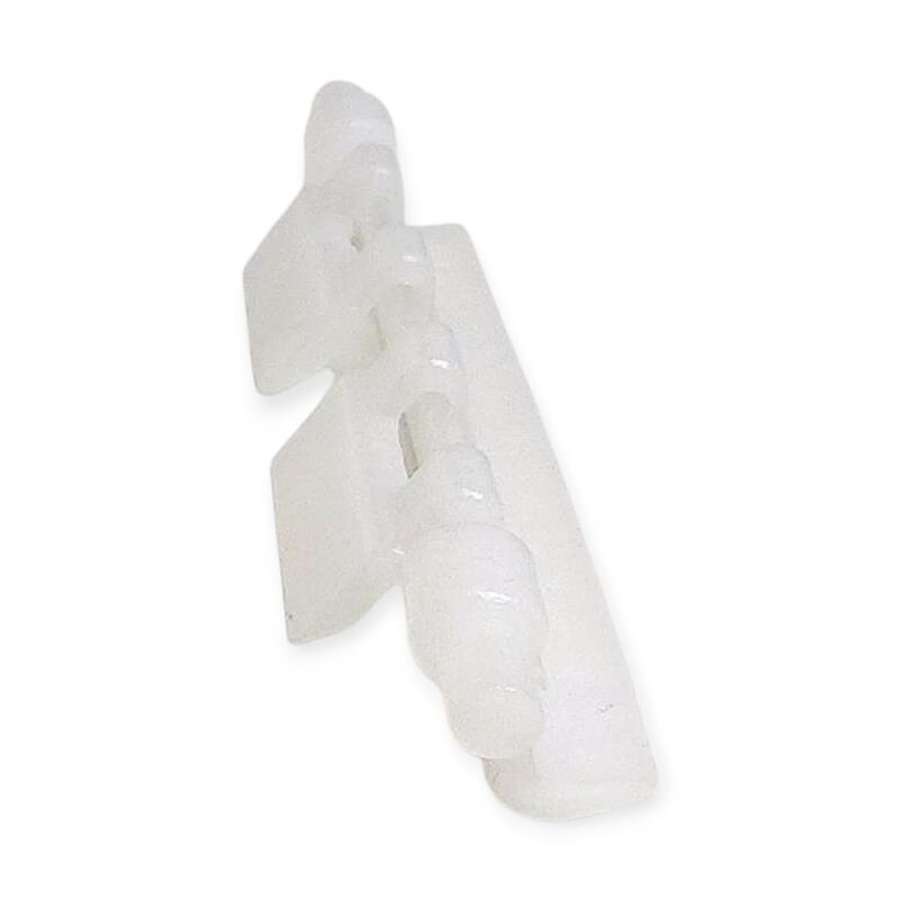 Pakastinlokeron muovinen ovihaka sivulta katsottuna